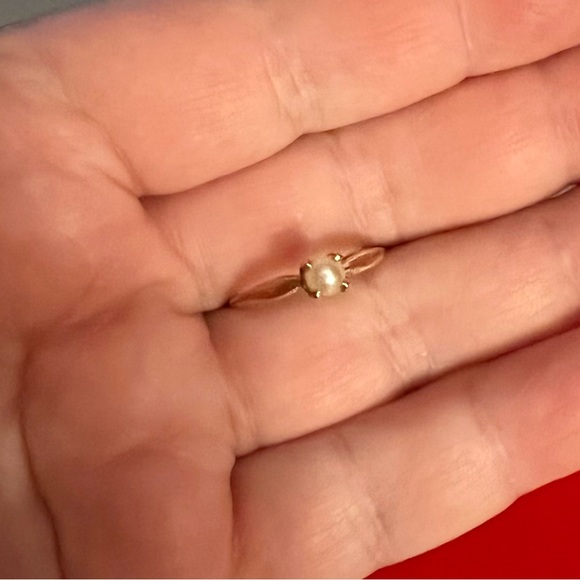 Beautiful 10kt GOLD pearl ring - Picture 3 of 6